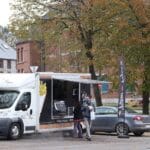 Okap w przyczepie gastronomicznej: kiedy wymagany dyoniso-food-truck-6768021_1280