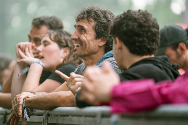Koncert charytatywny a ZAiKS: jak uzyskać zwolnienie z opłat autorskich lub zniżkę?
